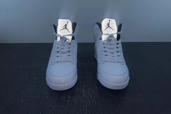 AIR JORDAN 5 RETRO WHITE BLACK  DD0587-110