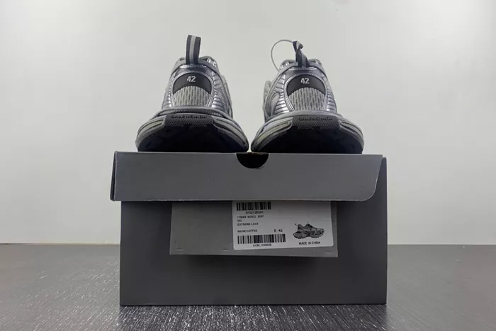 Ba*len*cia*ga phantom sneaker 778698 w3xll 0525