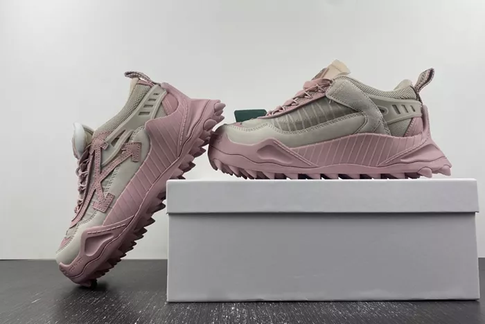 Off-White c/o Virgil Abloh