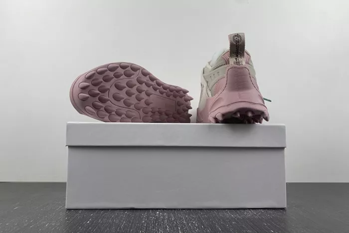 Off-White c/o Virgil Abloh