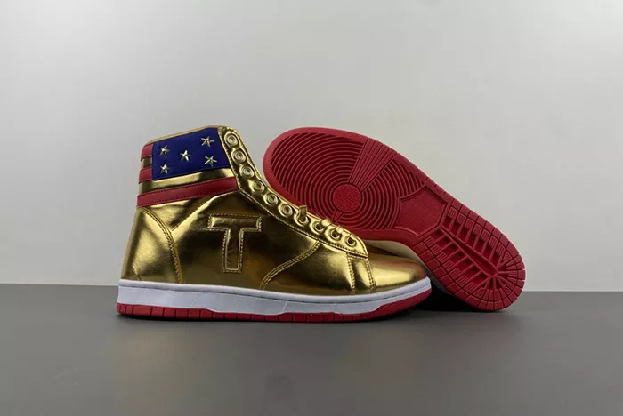 DONALD TRUMP NEVER SURRENDER Gold Color