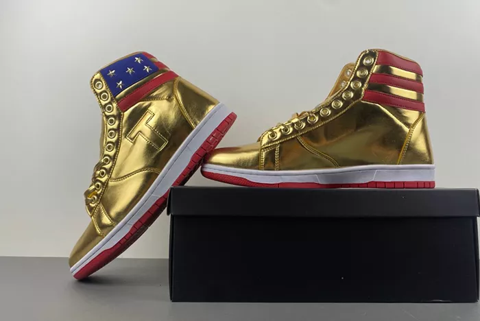 DONALD TRUMP NEVER SURRENDER Gold Color