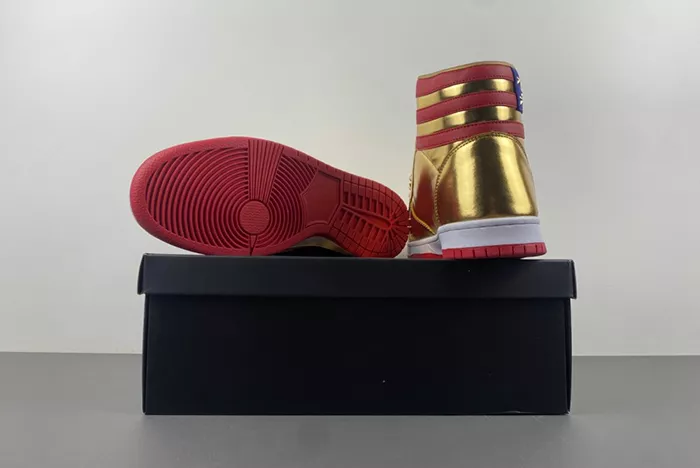 DONALD TRUMP NEVER SURRENDER Gold Color