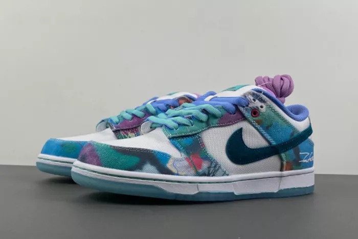 Futura Laboratories x Nike SB Dunk Low HF6061-400