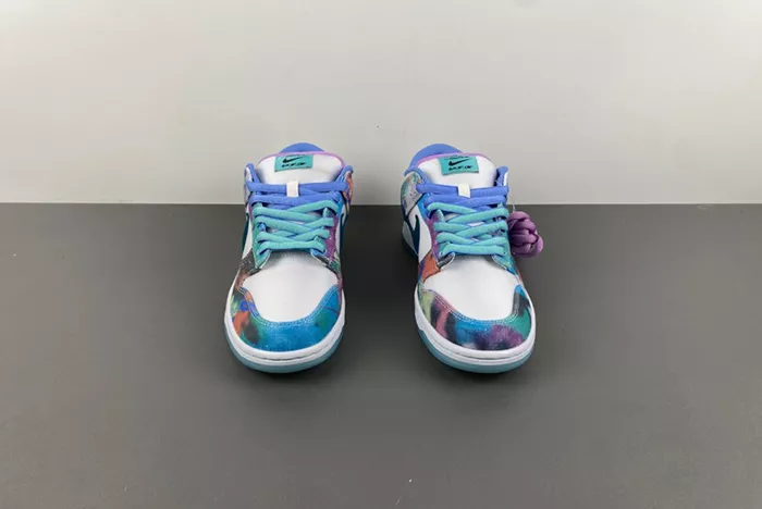 Futura Laboratories x Nike SB Dunk Low HF6061-400