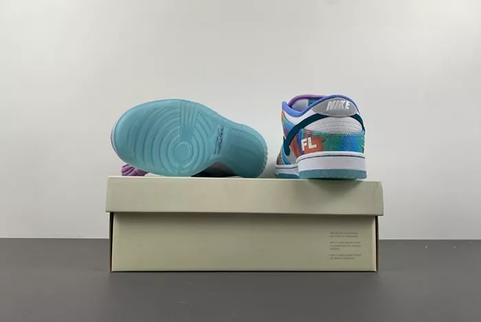 Futura Laboratories x Nike SB Dunk Low HF6061-400
