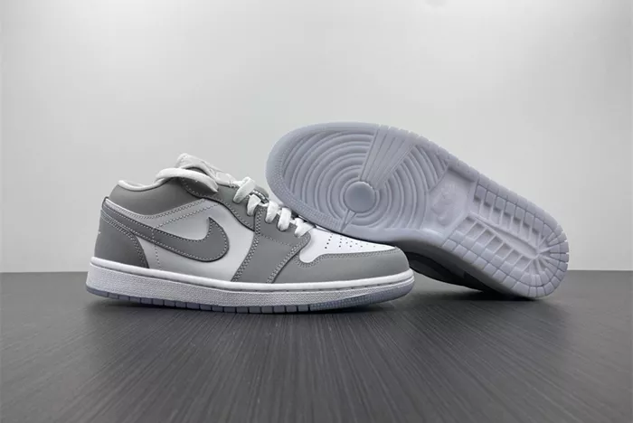 AIR JORDAN 1 LOW DC0774-105