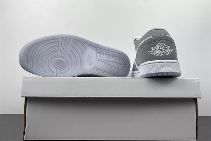 AIR JORDAN 1 LOW DC0774-105