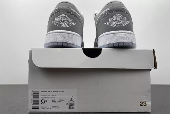 AIR JORDAN 1 LOW DC0774-105