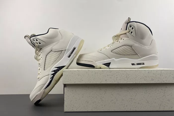 Air Jordan AIR JORDAN 5 RETRO WHITE BLACK DD0587-110