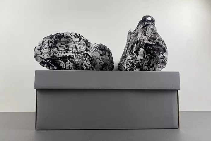 Ba*len*cia*ga 685613-w2rg19010