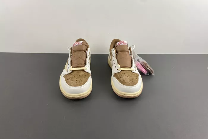 Travis Scott x Air Jordan 1 Low OG DM7866-106