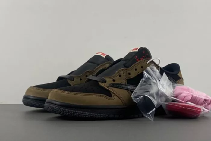 Travis Scott x Air Jordan 1 Low OG DM7866-202