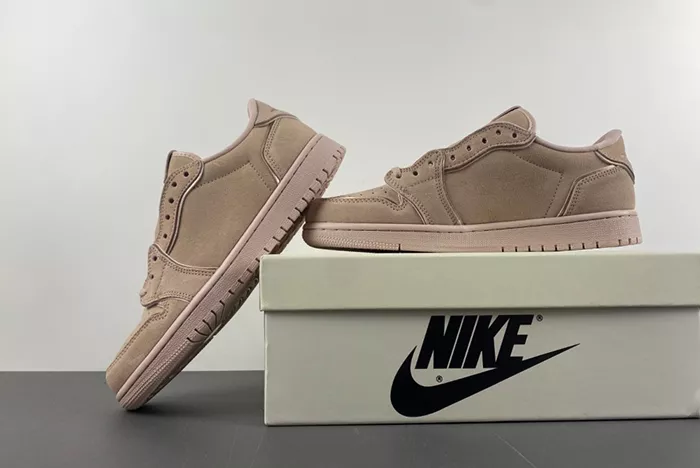 Travis Scott x Air Jordan 1 AO1935-204