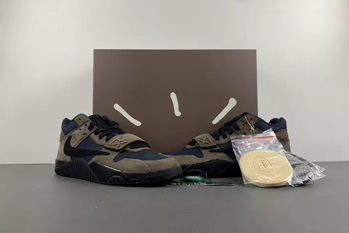 Travis Scott x Air Jordan 1 Low JACK FZ8117-204